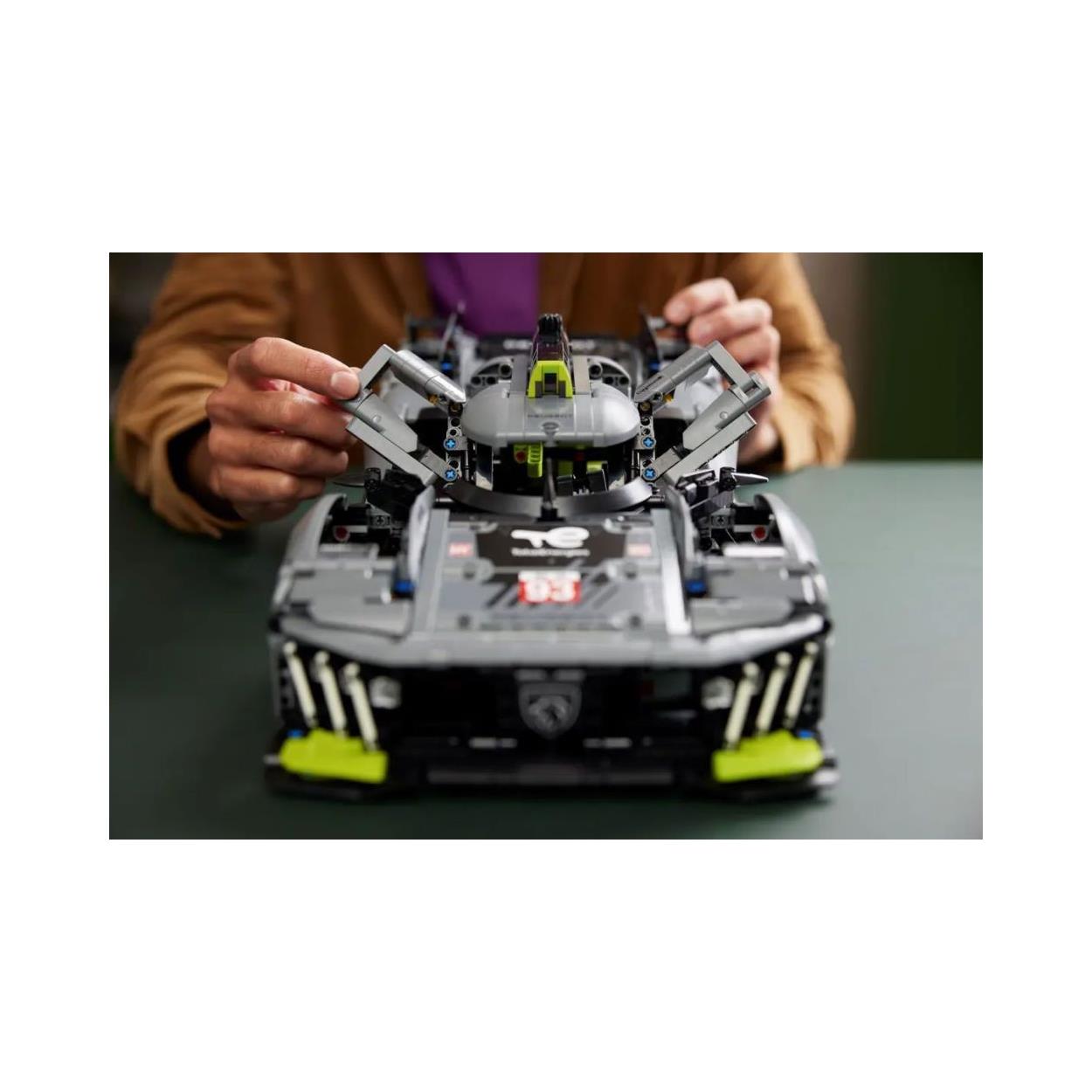 LEGO® Technic: Peugeot 9X8 24H Le Mans Hybrid Hypercar (42156)