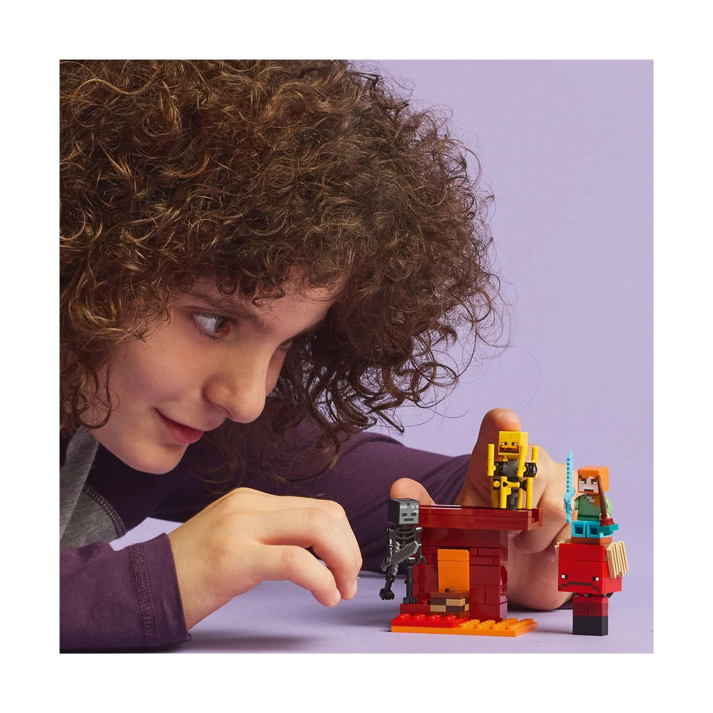 LEGO® Minecraft®: Η Μάχη στη Λάβα των Εγκάτων (21266)